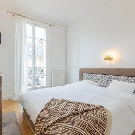 Апартаменты Luxurious 4Bd Apartment *