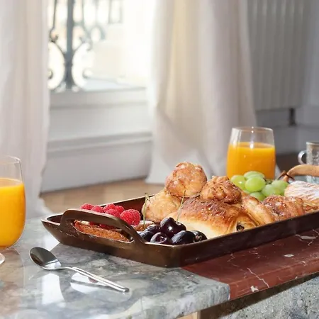 Апартаменты Luxurious 4Bd Apartment Нёйи-сюр-Сен