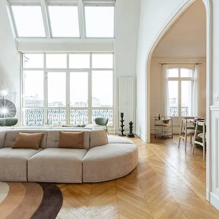 Luxurious 4Bd Apartment