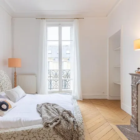 Апартаменты Luxurious 4Bd Apartment
