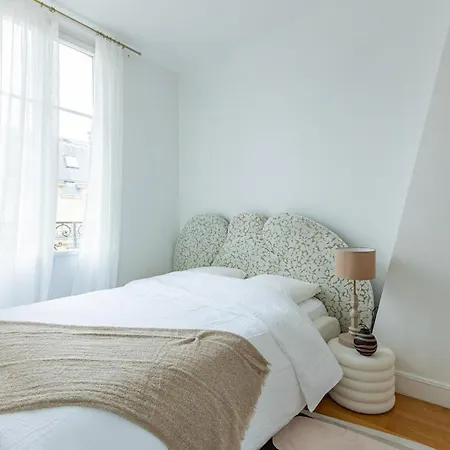 Luxurious 4Bd Apartment Нёйи-сюр-Сен