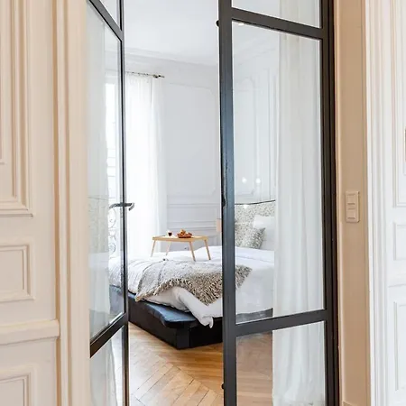 Luxurious 4Bd Apartment