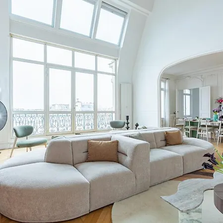 Апартаменты Luxurious 4Bd Apartment