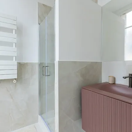 Luxurious 4Bd Apartment Апартаменты