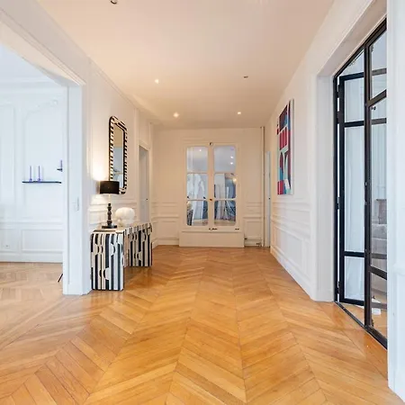 Luxurious 4Bd Apartment *