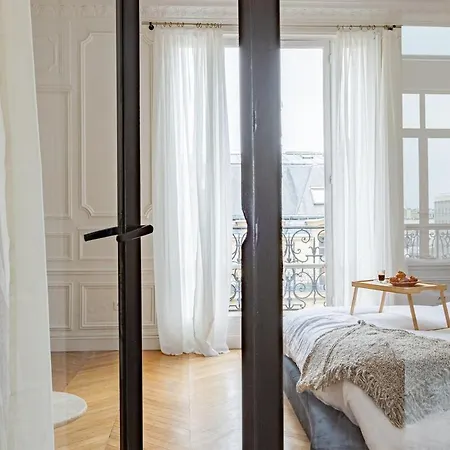 Luxurious 4Bd Apartment *